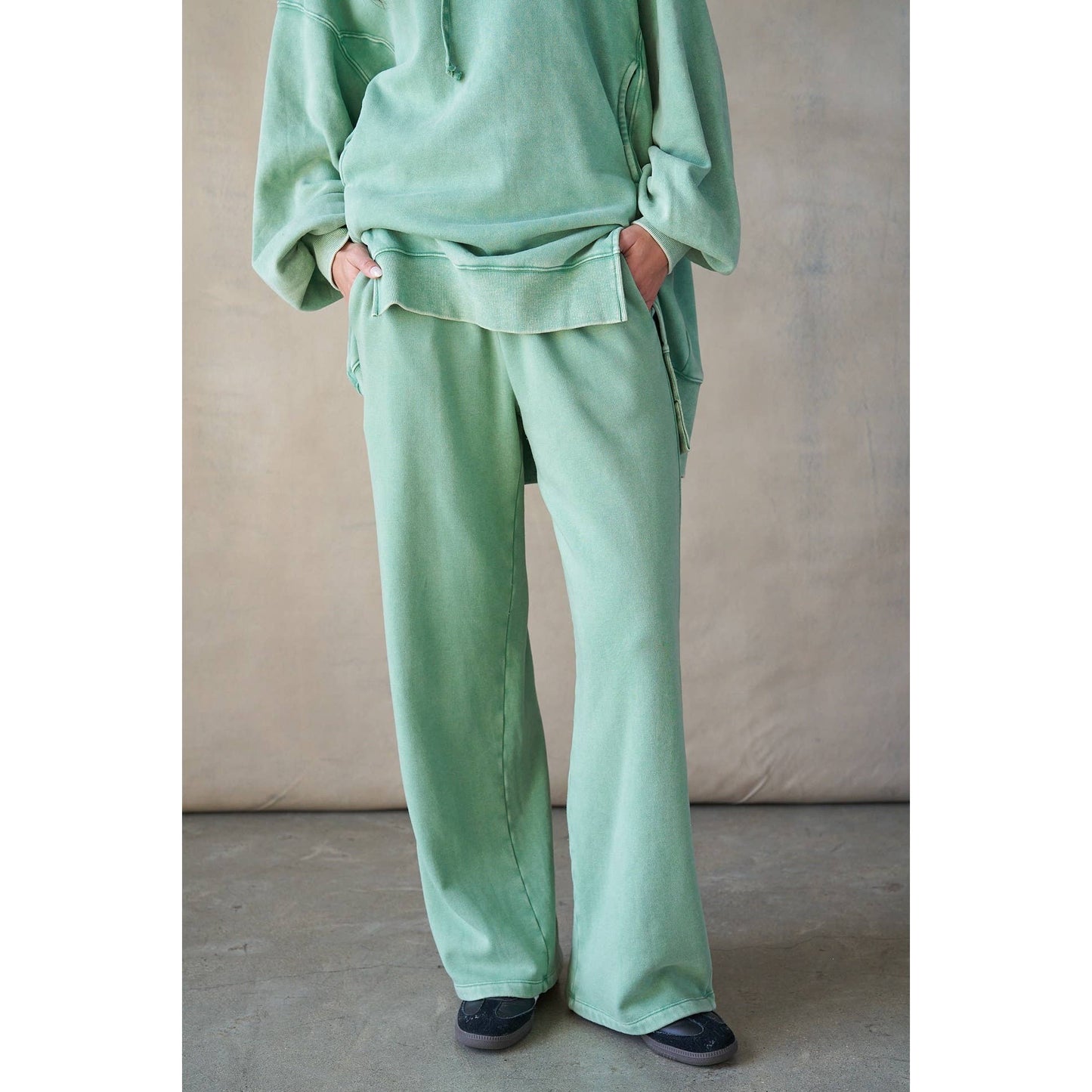 Wide Opening Fleece Sweatpants