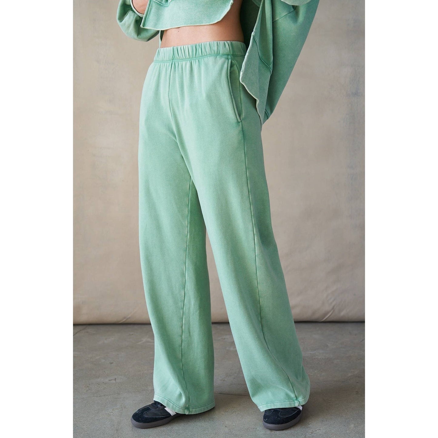 Wide Opening Fleece Sweatpants